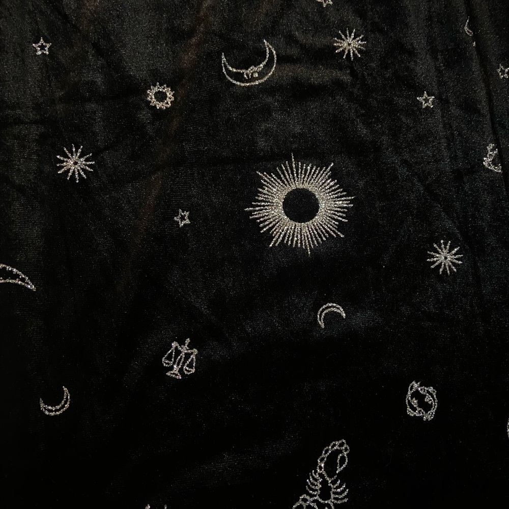 H&M black velvet skirt - Picture 7 of 11